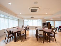 明るいダイニングスペース