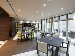 モダンな食堂の空間