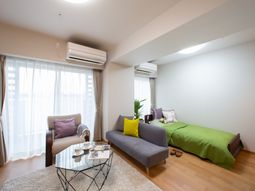 明るい洋室の居室空間