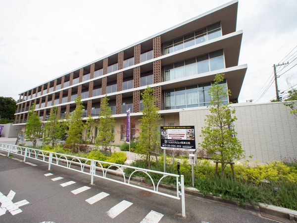 現代的な建物の外観