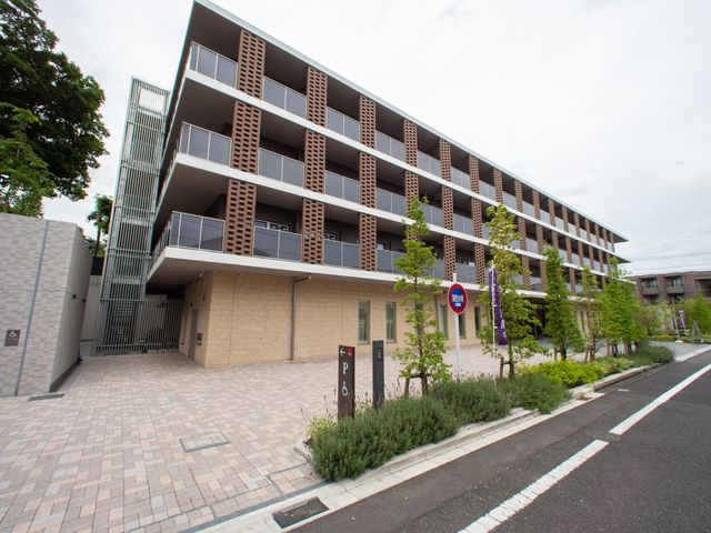 モダンな建物の外観