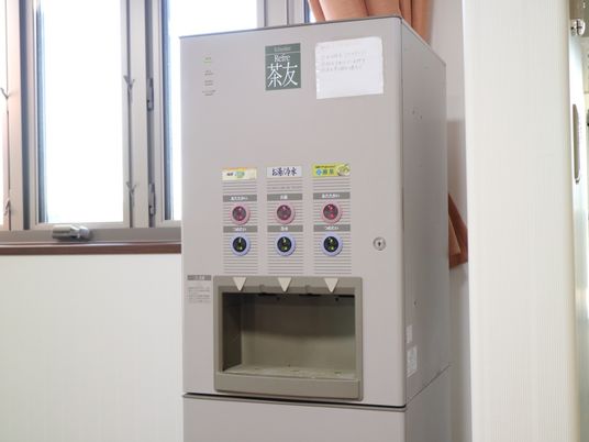 給水機のある廊下