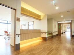 廊下の木目調空間