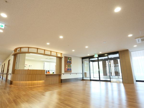 明るいエントランスホール画
