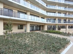 モダンな建物の外観