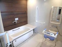 快適な設備の浴室