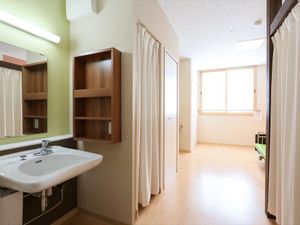 居室の洗面所と入口