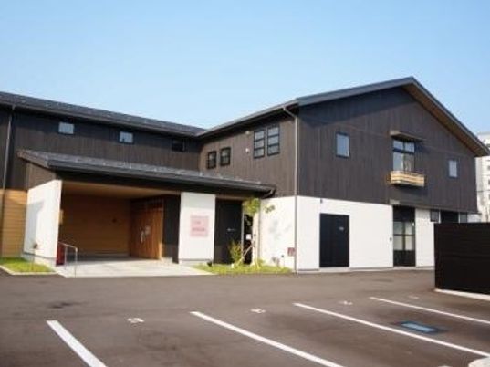 モダンな建物の外観