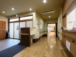 明るく広々した廊下