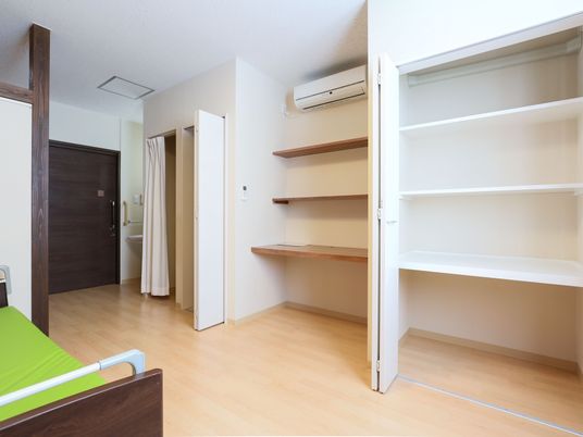 清潔な居室の内観