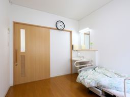 シンプルな個室の手洗い場