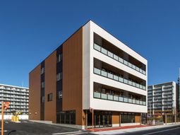 モダンな建物の外観