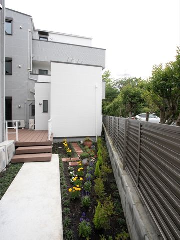 綺麗な庭付き建物