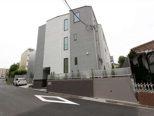 清潔感のある外観の建物