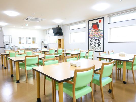 清潔感のある食堂スペース
