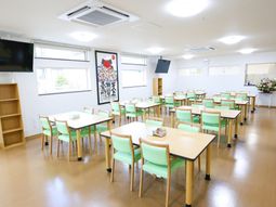 明るい食堂の様子