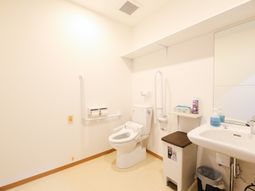 清潔な洗面所とトイレ