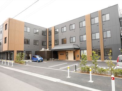 現代的な外観の建物