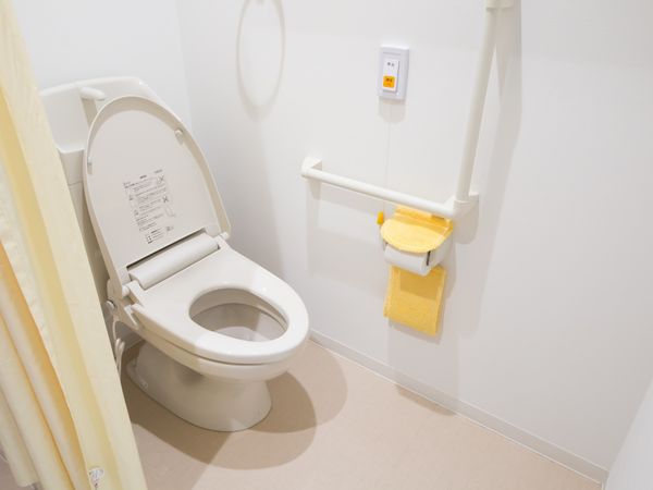 バリアフリー設計のトイレ