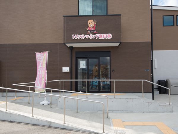 新築そう配施設の外観
