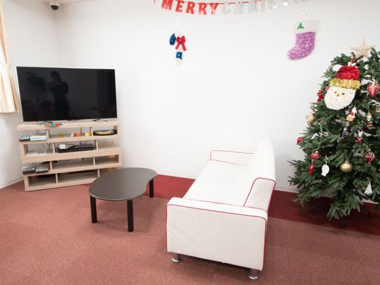 クリスマス装飾のリビング