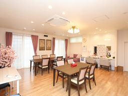 明るい居心地の良い食堂