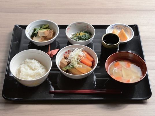 和風の食事セット