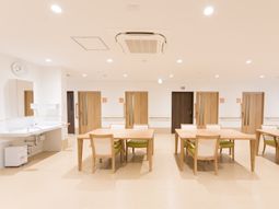 清潔なダイニングスペース