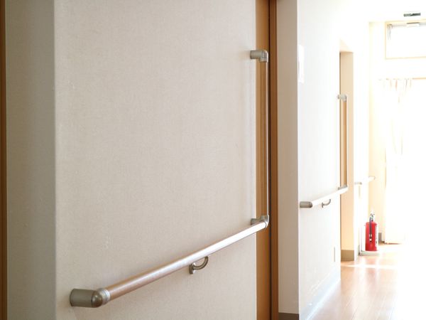 廊下の手すりと安全設備
