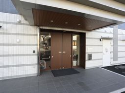 明るいエントランス画像