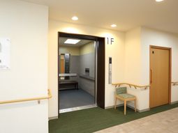 明るいエントランスエリア