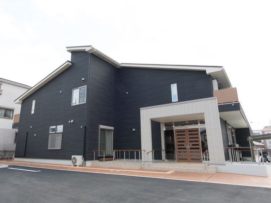 新しい建物の外観