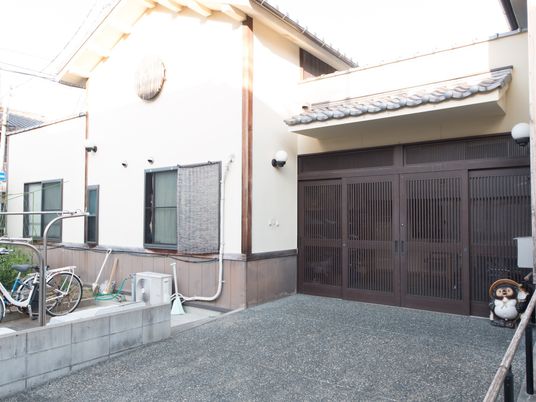 和風の落ち着いた外観