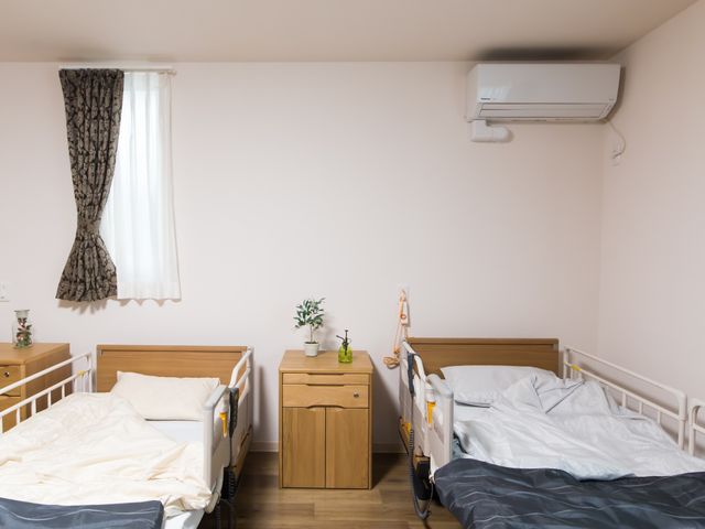 清潔で明るい居室 居室 清潔感溢れる居室の環境を整えるお仕事です。明るく落ち着いた空間で利用者様のサポートをしませんか。