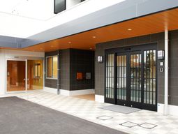 清潔感のある施設のエントランス