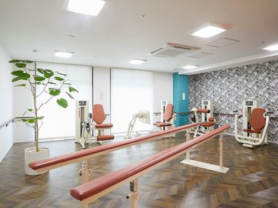 明るく広々とした機能訓練室