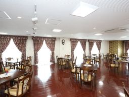 ダイニングエリアの明るい様子