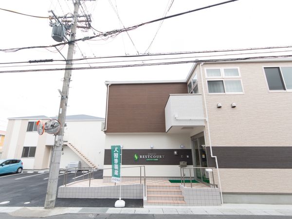 清潔な建物のエントランス