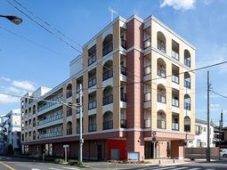 洗練された建物の外観