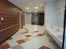 明るい廊下と洗面所