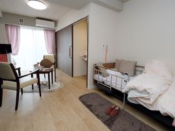 明るい居室の様子