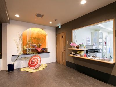 清潔感溢れる受付風景