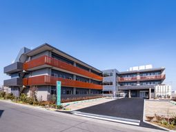 現代的な外観の建物