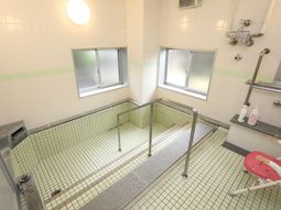 清潔な浴室の様子