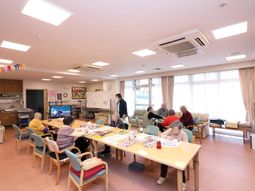 広々とした明るい共用スペース