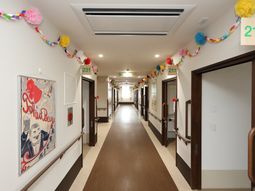 色鮮やかな廊下の様子