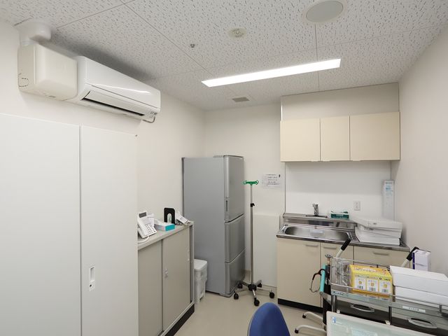 清潔な医療スペース 医務室 手入れが行き届いた機能訓練室です。快適な環境での勤務をお探しの方にぴったりです。