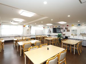 明るい共用食堂