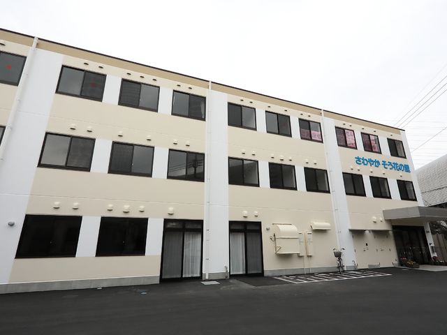 落ち着いた色調の外観 外観 落ち着いた外観の当施設で、心温まるケアを一緒に提供しませんか。