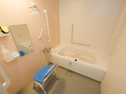 バリアフリーの浴室設備